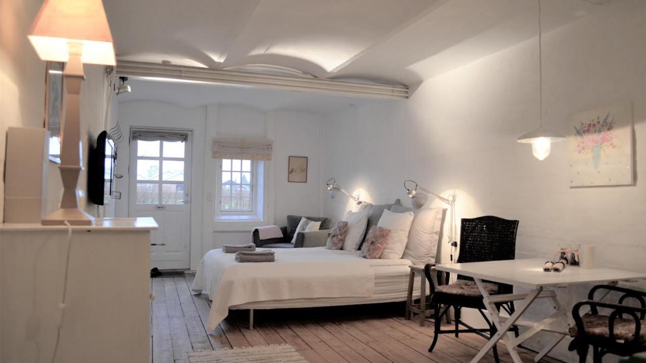 Store Ejlstrup Bed & Breakfast Одензе Екстериор снимка